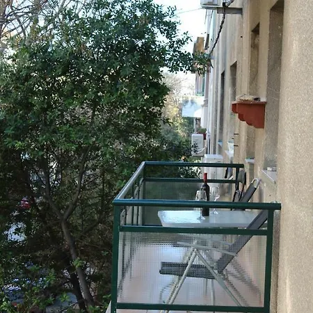 Cozy Mihaela With Balcony, Near Park Marjan & Old Town - Quiet Neighborhood Apartment