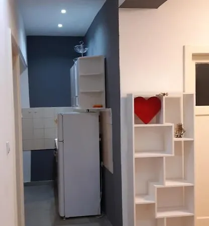 Cozy Mihaela With Balcony, Near Park Marjan & Old Town - Quiet Neighborhood Apartment