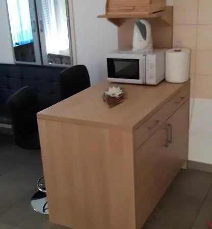 Apartment Cozy Mihaela With Balcony, Near Park Marjan & Old Town - Quiet Neighborhood *