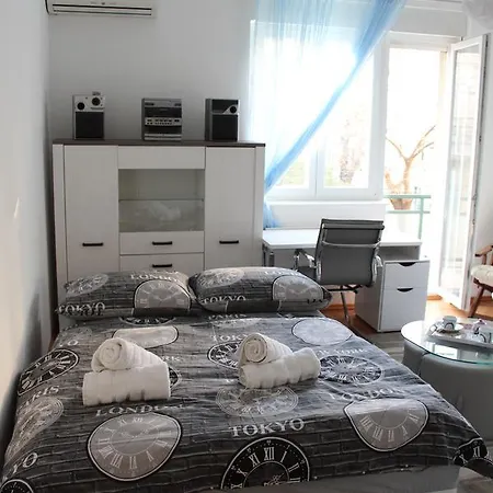 Apartment Cozy Mihaela With Balcony, Near Park Marjan & Old Town - Quiet Neighborhood