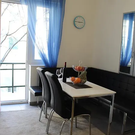 Apartment Cozy Mihaela With Balcony, Near Park Marjan & Old Town - Quiet Neighborhood Split