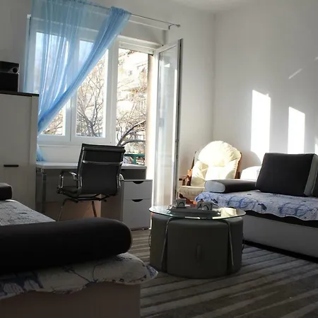 Cozy Mihaela With Balcony, Near Park Marjan & Old Town - Quiet Neighborhood Apartment Split