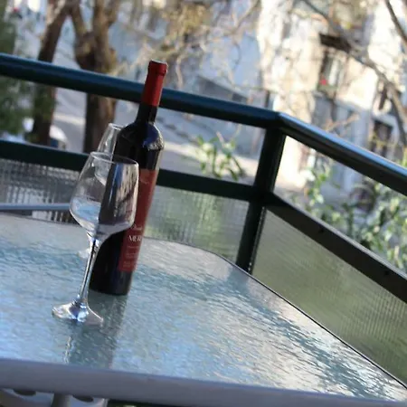 Cozy Mihaela With Balcony, Near Park Marjan & Old Town - Quiet Neighborhood Apartment