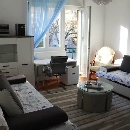 Cozy Mihaela With Balcony, Near Park Marjan & Old Town - Quiet Neighborhood *